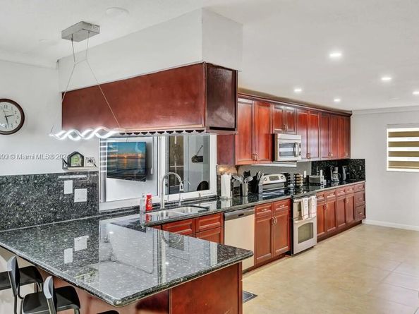 2210 N 54th Ave, Hollywood FL 33021