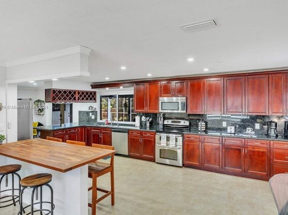 2210 N 54th Ave, Hollywood FL 33021