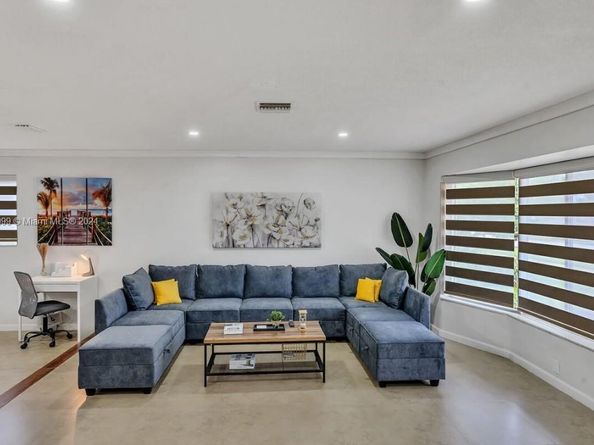2210 N 54th Ave, Hollywood FL 33021
