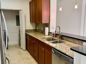 19501 W Country Club Dr TS05, Aventura FL 33180