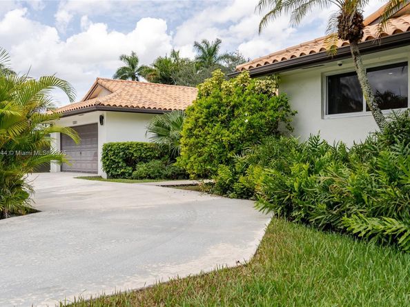 12311 SW 98th St, Miami FL 33186