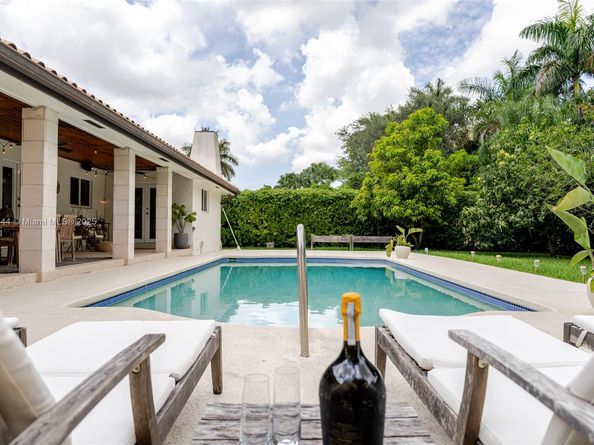 12311 SW 98th St, Miami FL 33186