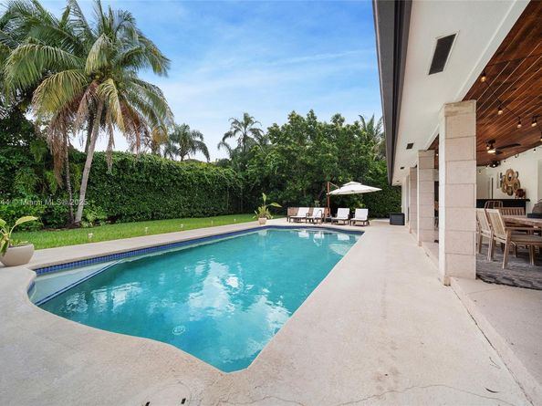 12311 SW 98th St, Miami FL 33186