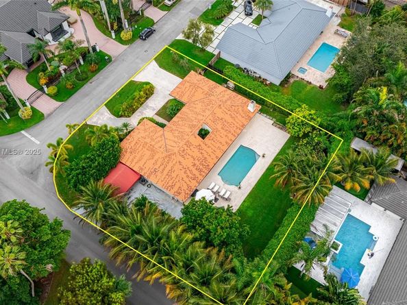 12311 SW 98th St, Miami FL 33186