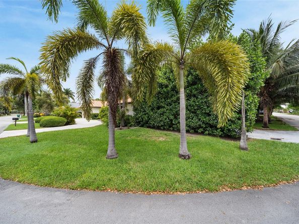 12311 SW 98th St, Miami FL 33186