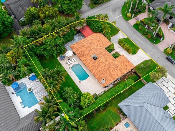 12311 SW 98th St, Miami FL 33186