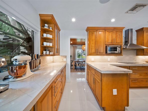 12311 SW 98th St, Miami FL 33186