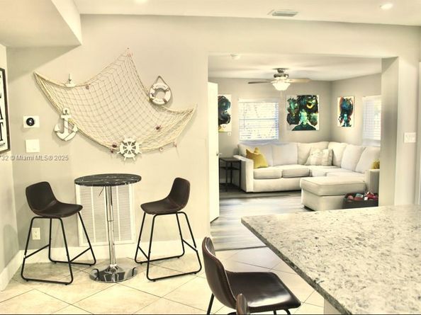 1301 NE 42nd St, Oakland Park FL 33334