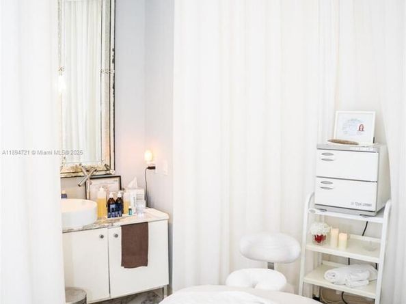 495 Brickell Ave 3208, Miami FL 33131