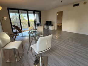 6800 Cypress Rd 501, Plantation FL 33317