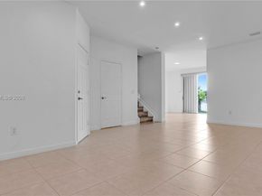 8678 NW 113th Ct, Doral FL 33178