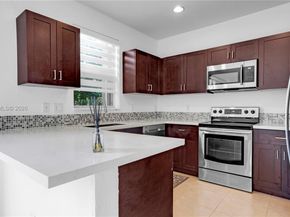 8678 NW 113th Ct, Doral FL 33178