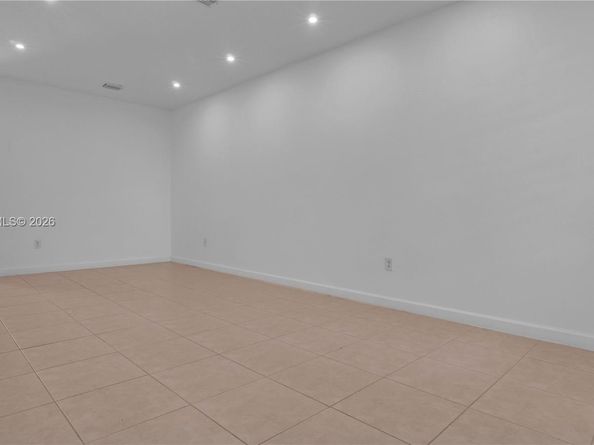 8678 NW 113th Ct, Doral FL 33178