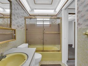 215 SE 3rd Ave 407B, Hallandale Beach FL 33009