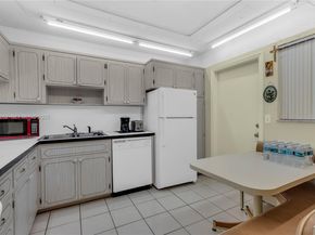 215 SE 3rd Ave 407B, Hallandale Beach FL 33009