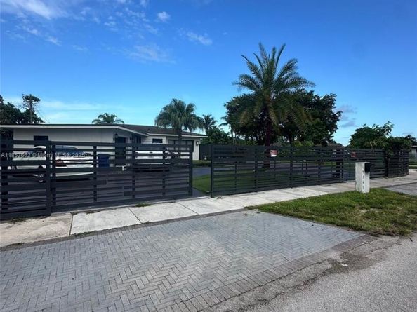 19361 NW 1st Ct, Miami Gardens FL 33169