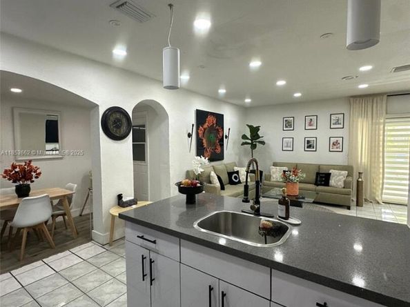 19361 NW 1st Ct, Miami Gardens FL 33169