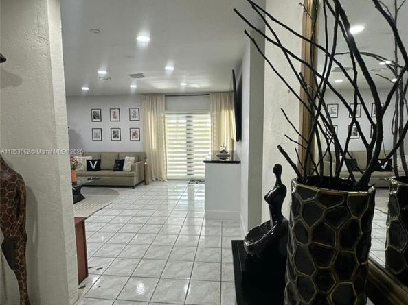 19361 NW 1st Ct, Miami Gardens FL 33169