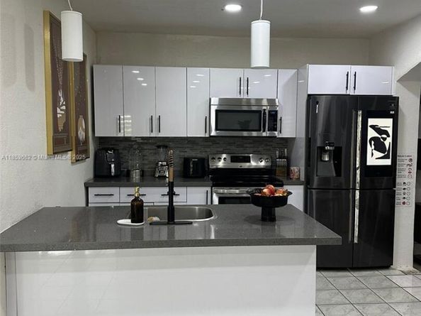 19361 NW 1st Ct, Miami Gardens FL 33169