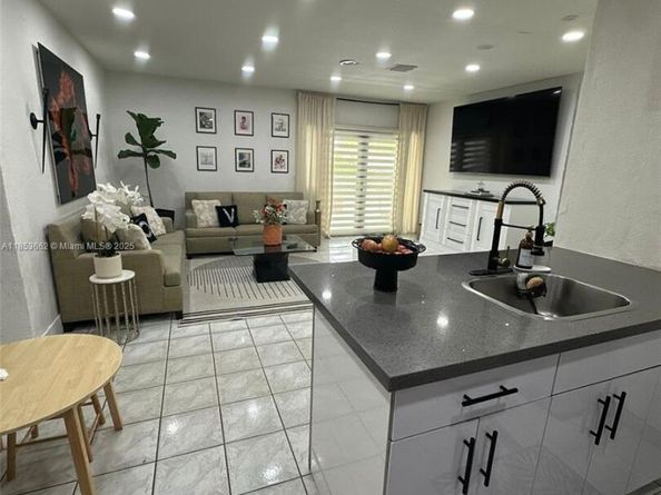 19361 NW 1st Ct, Miami Gardens FL 33169