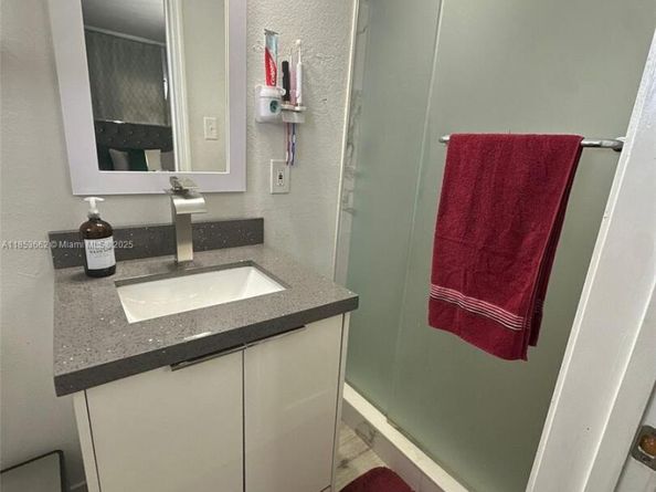 19361 NW 1st Ct, Miami Gardens FL 33169