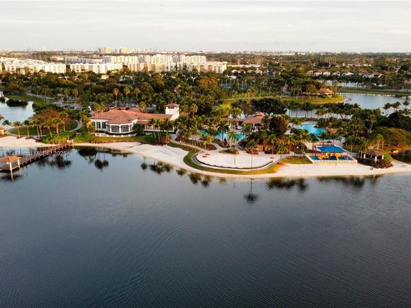 10989 NW 73rd Ter, Doral FL 33178