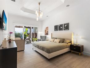 10989 NW 73rd Ter, Doral FL 33178