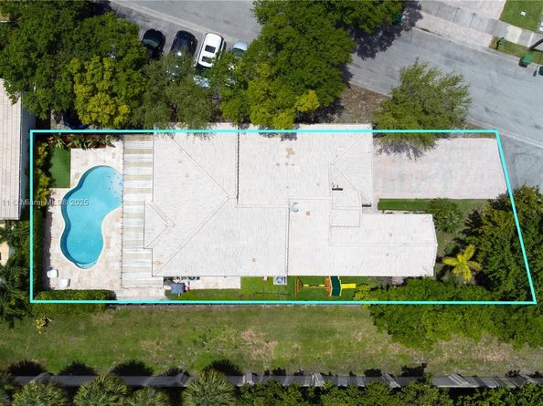 10989 NW 73rd Ter, Doral FL 33178