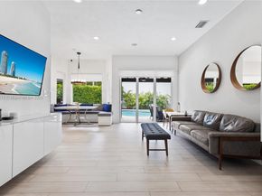 10989 NW 73rd Ter, Doral FL 33178