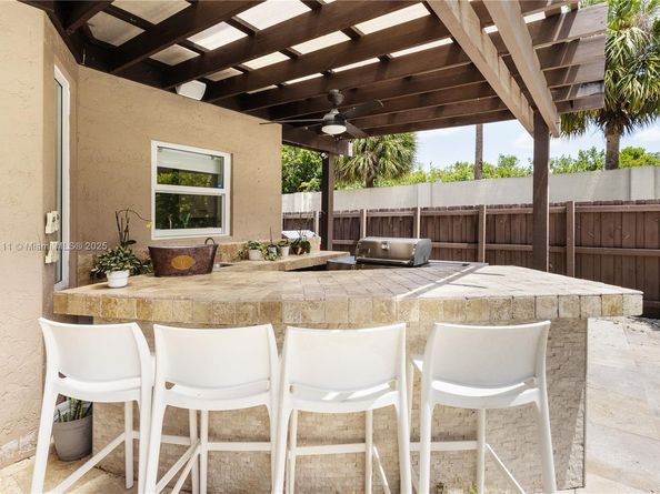 10989 NW 73rd Ter, Doral FL 33178