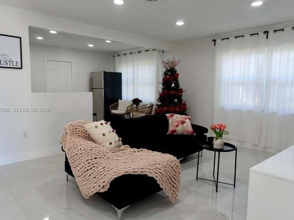 1213 NW 6th Ave, Fort Lauderdale FL 33311