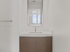 851 NE 1st Ave 2102, Miami FL 33132