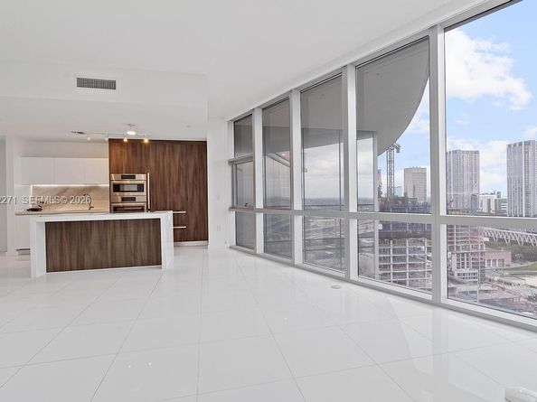 851 NE 1st Ave 2102, Miami FL 33132