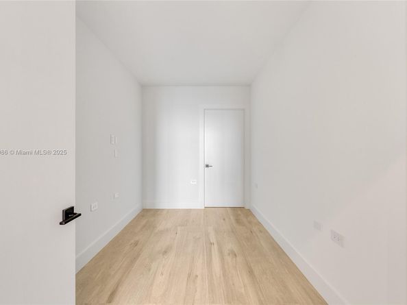 848 Brickell Key Dr 204, Miami FL 33131