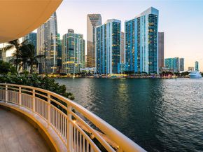848 Brickell Key Dr 204, Miami FL 33131