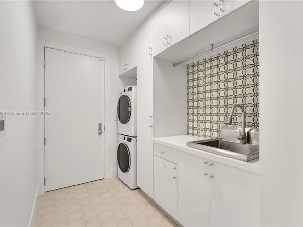 848 Brickell Key Dr 204, Miami FL 33131