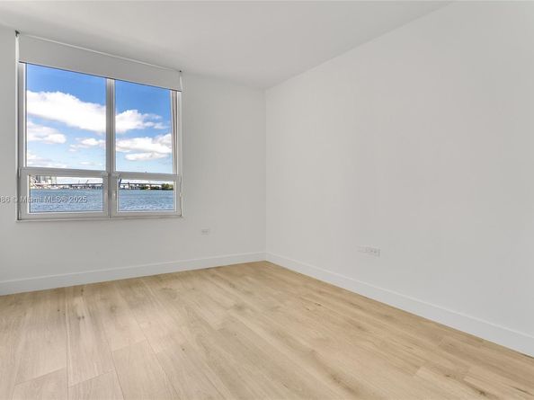 848 Brickell Key Dr 204, Miami FL 33131