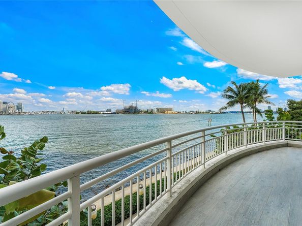 848 Brickell Key Dr 204, Miami FL 33131