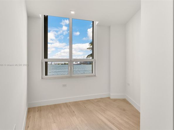 848 Brickell Key Dr 204, Miami FL 33131