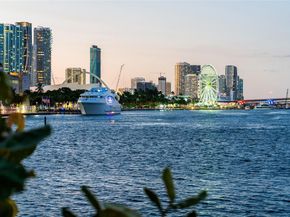 848 Brickell Key Dr 204, Miami FL 33131