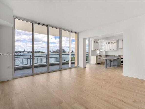 848 Brickell Key Dr 204, Miami FL 33131