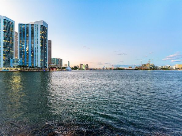 848 Brickell Key Dr 204, Miami FL 33131