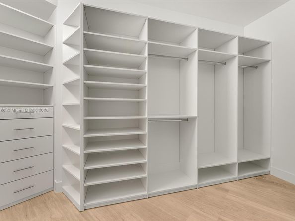 848 Brickell Key Dr 204, Miami FL 33131