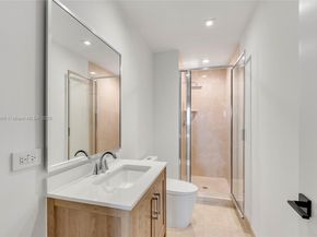 848 Brickell Key Dr 204, Miami FL 33131