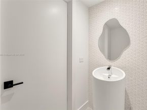 848 Brickell Key Dr 204, Miami FL 33131