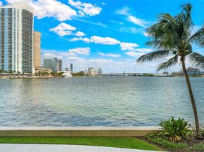 848 Brickell Key Dr 204, Miami FL 33131