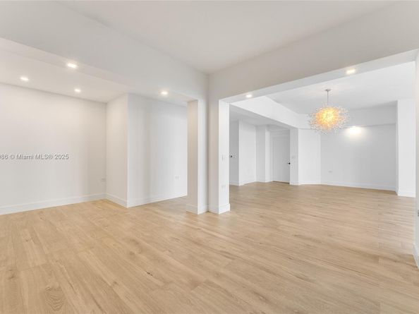 848 Brickell Key Dr 204, Miami FL 33131