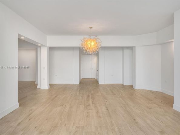 848 Brickell Key Dr 204, Miami FL 33131
