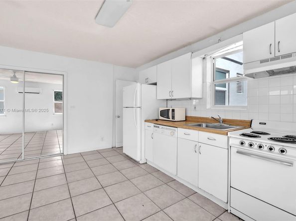 208 N 56th Ave, Hollywood FL 33021