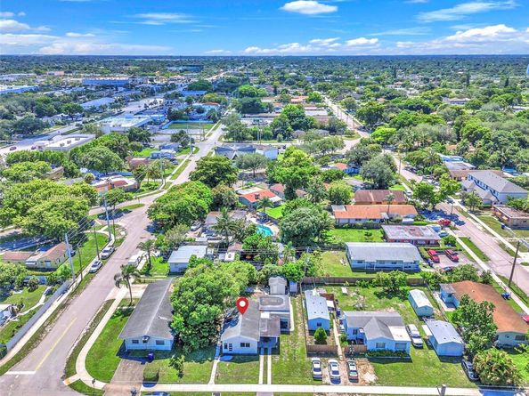 208 N 56th Ave, Hollywood FL 33021